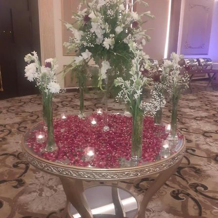 Hotel Gulberg Lodges Mall Road Near Gym Khana Club ラホール エクステリア 写真